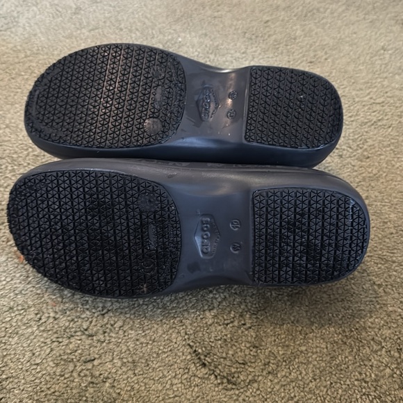 Crocs black floral mules size 10 - Picture 3 of 3